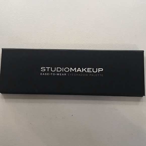 Studio makeup eyeshadow palette - Picture 2 of 3
